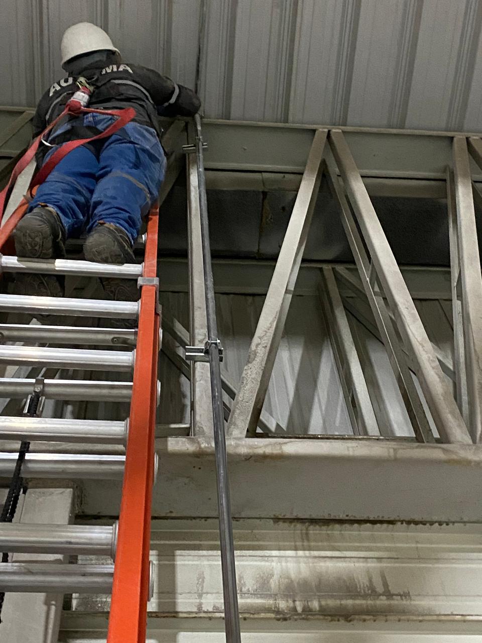 Instalaciones eléctricas, canalizaciones y trabajos industriales en campo
